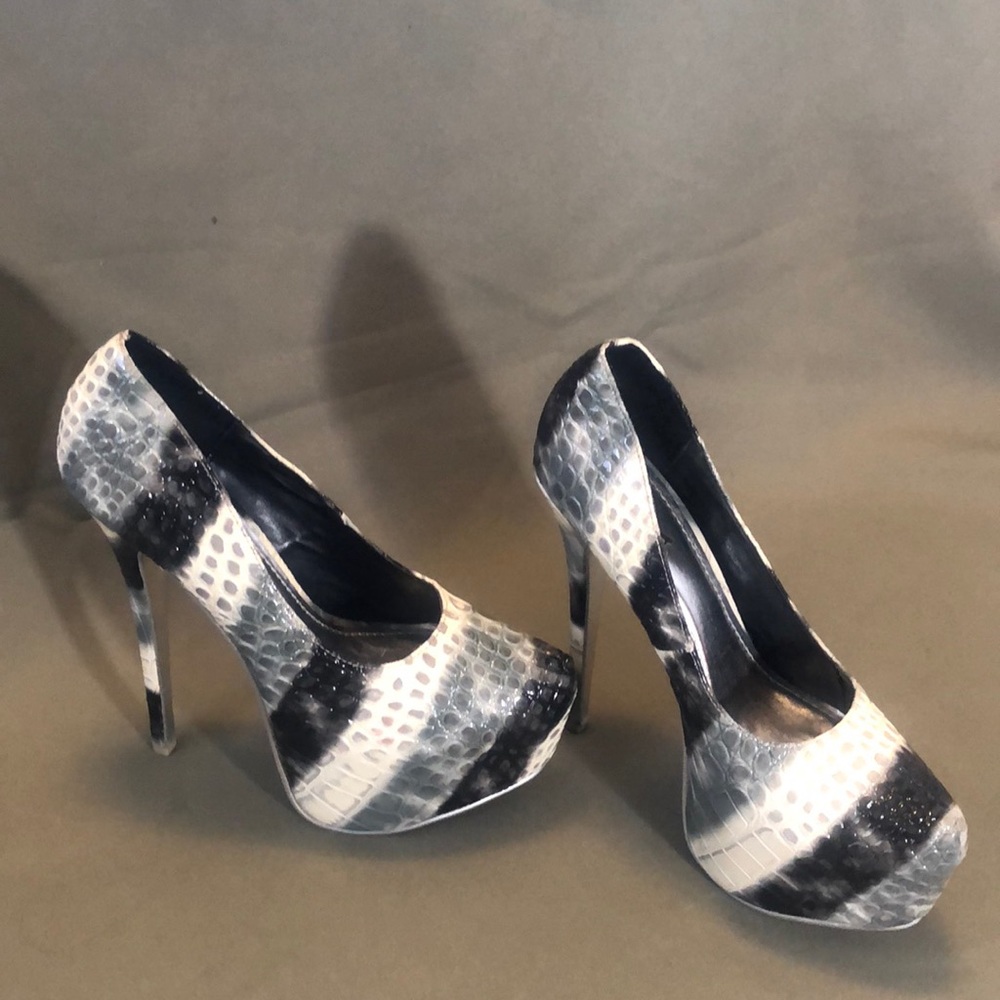 Stunning ALBA round toe stiletto sz 9”heels shoes